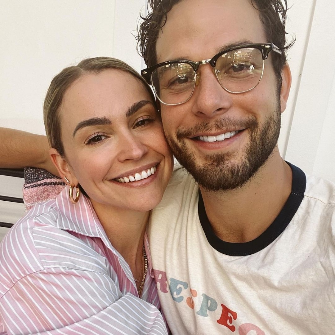 Pitch Perfect's Skylar Astin & Girlfriend Lisa Stelly Break Up - E! Online